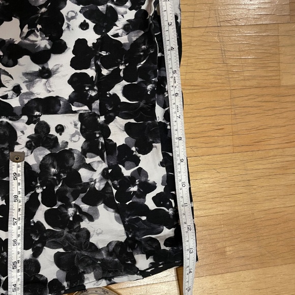 Frank Lyman Size 6 Floral Black and White Pants - Picture 3 of 5